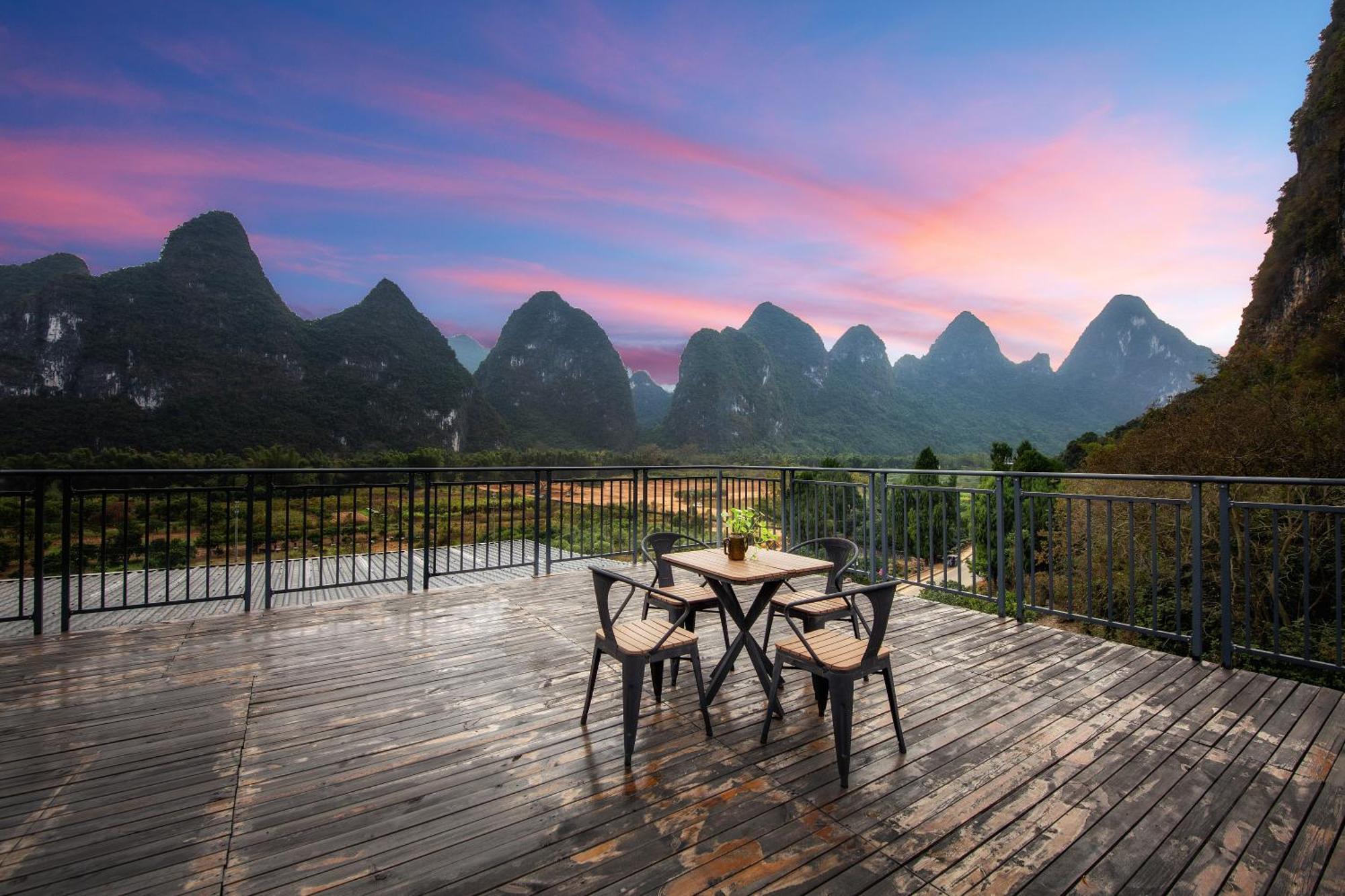 Leisure Courtyard Hotel Yangshuo-Free Shuttle Bus To Yangshuo Station Stay 2 Nights One Way Экстерьер фото