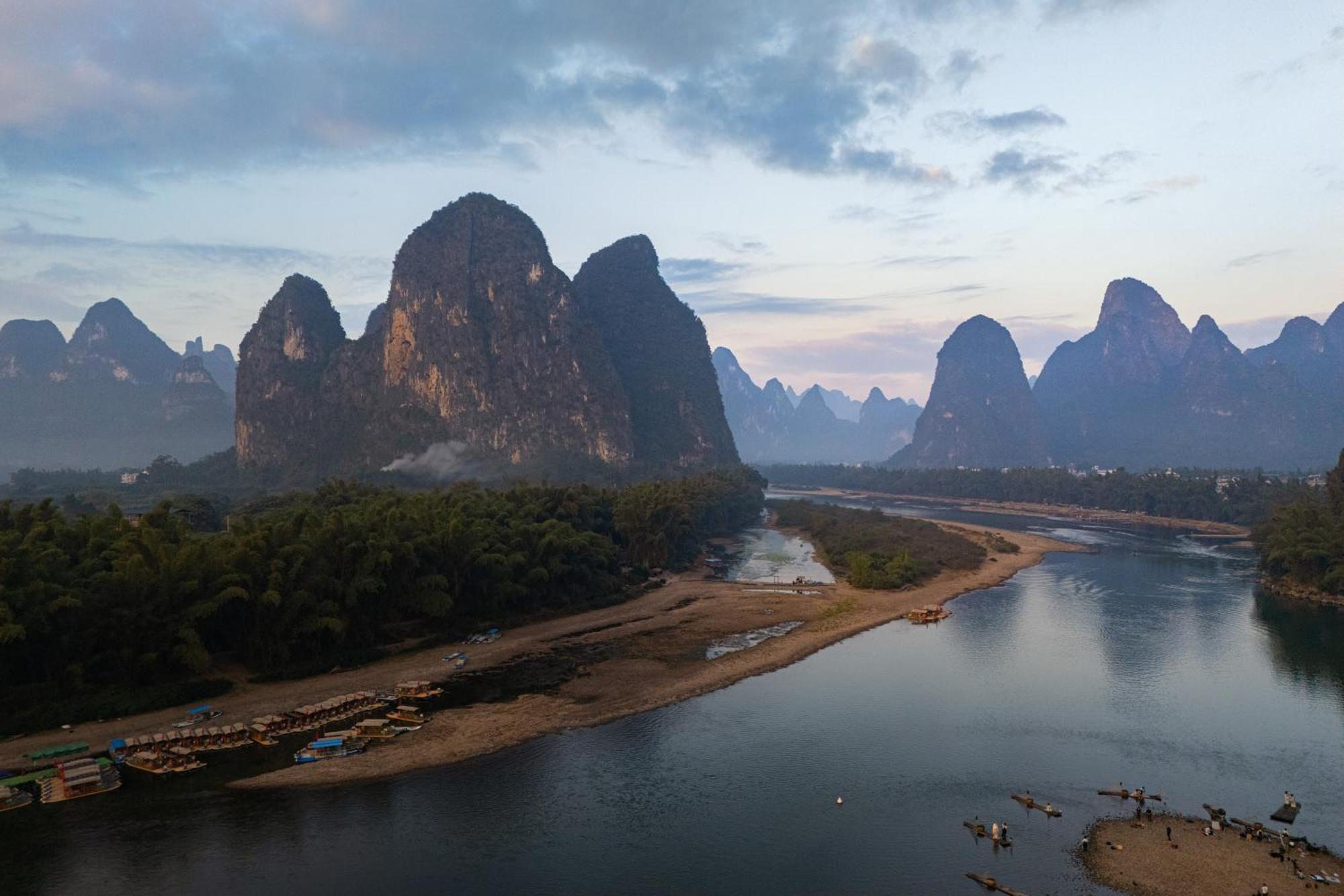 Leisure Courtyard Hotel Yangshuo-Free Shuttle Bus To Yangshuo Station Stay 2 Nights One Way Экстерьер фото
