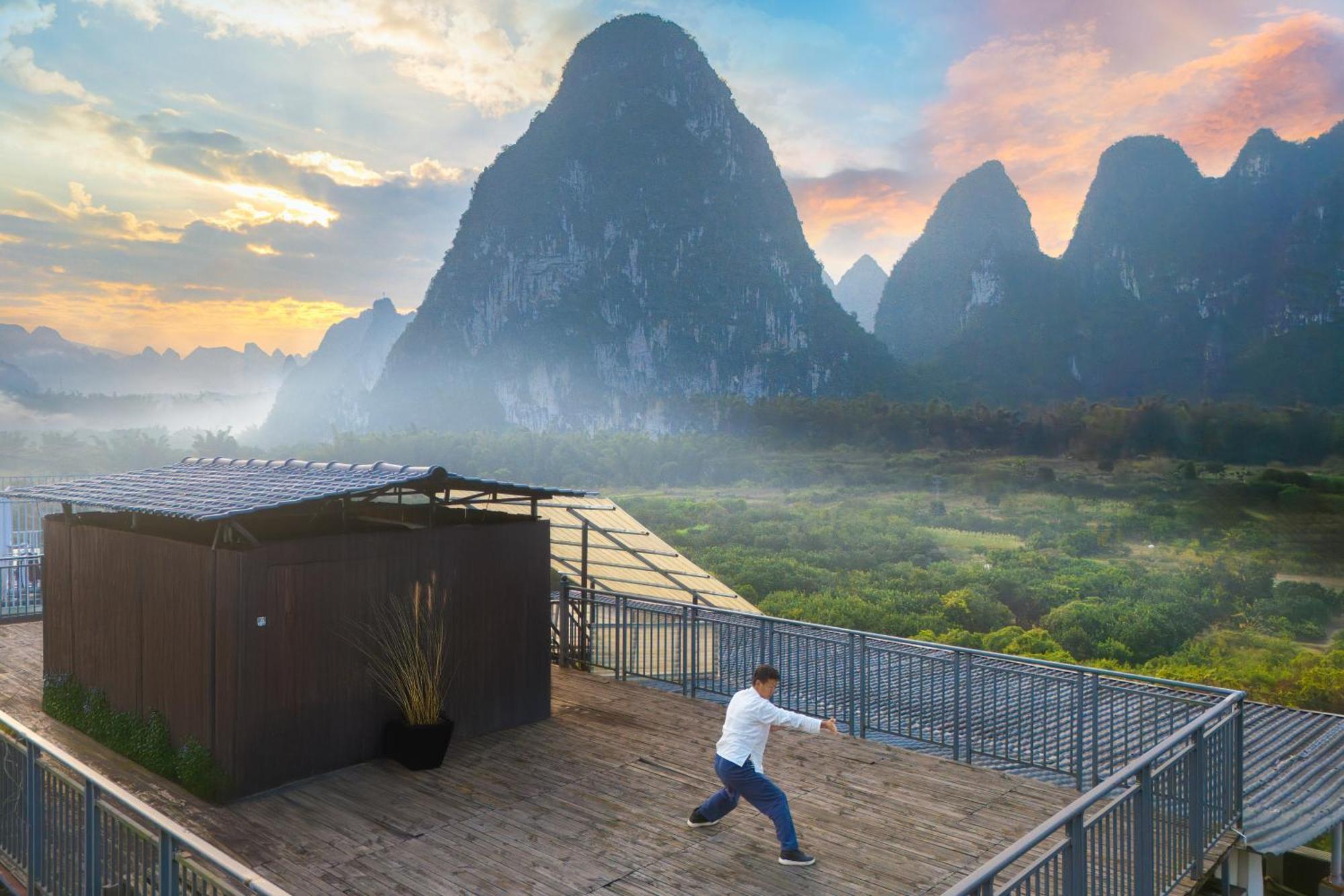 Leisure Courtyard Hotel Yangshuo-Free Shuttle Bus To Yangshuo Station Stay 2 Nights One Way Экстерьер фото