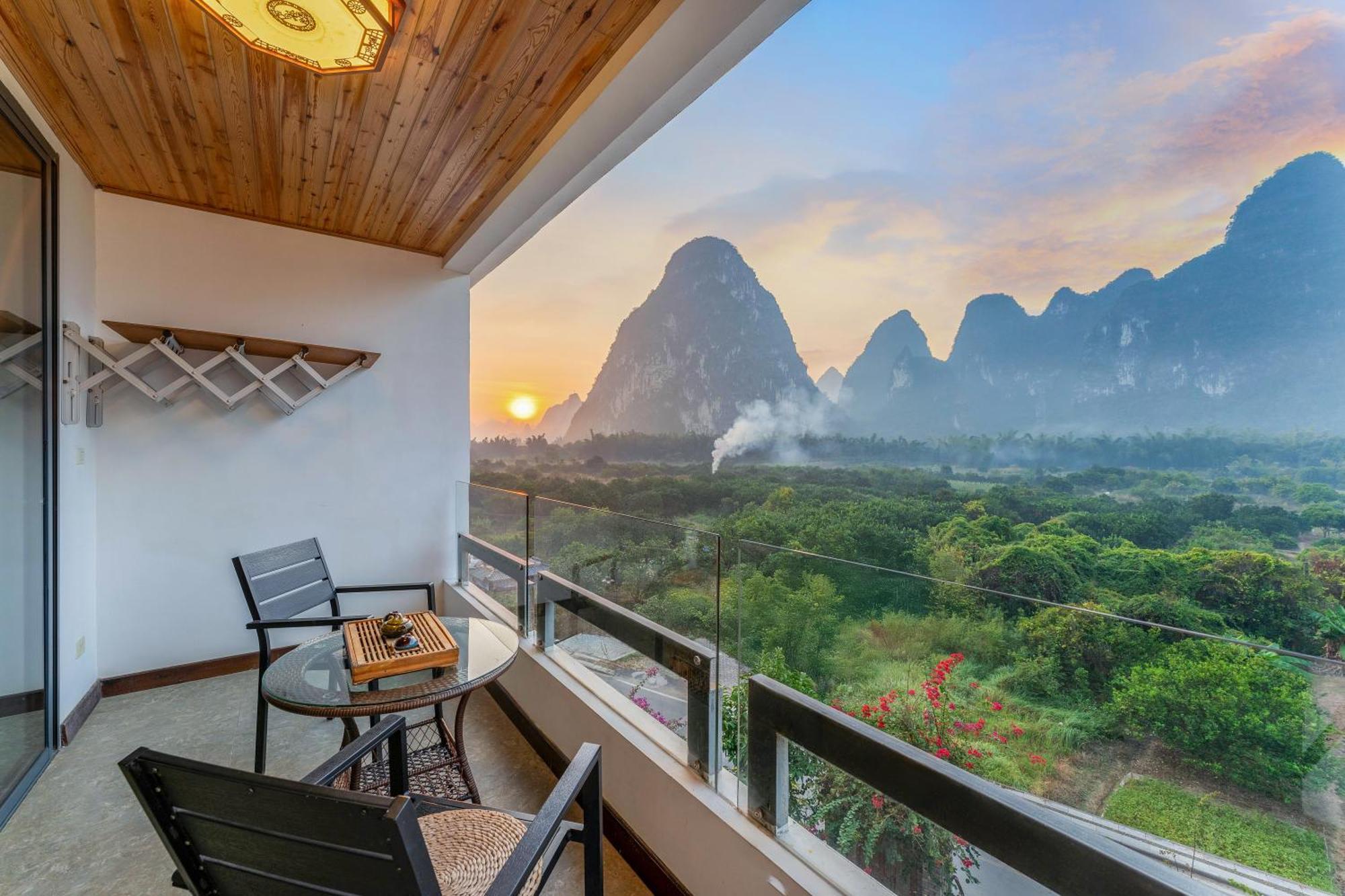 Leisure Courtyard Hotel Yangshuo-Free Shuttle Bus To Yangshuo Station Stay 2 Nights One Way Экстерьер фото