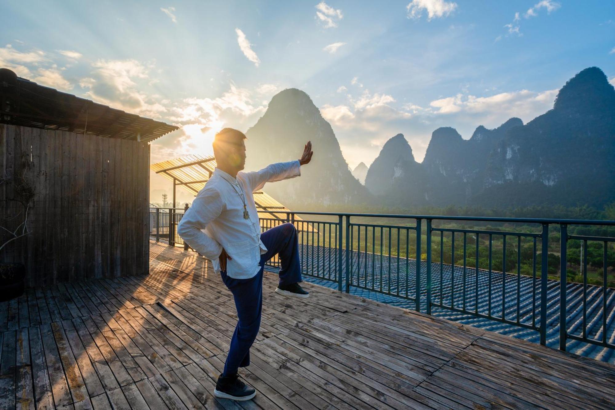 Leisure Courtyard Hotel Yangshuo-Free Shuttle Bus To Yangshuo Station Stay 2 Nights One Way Экстерьер фото