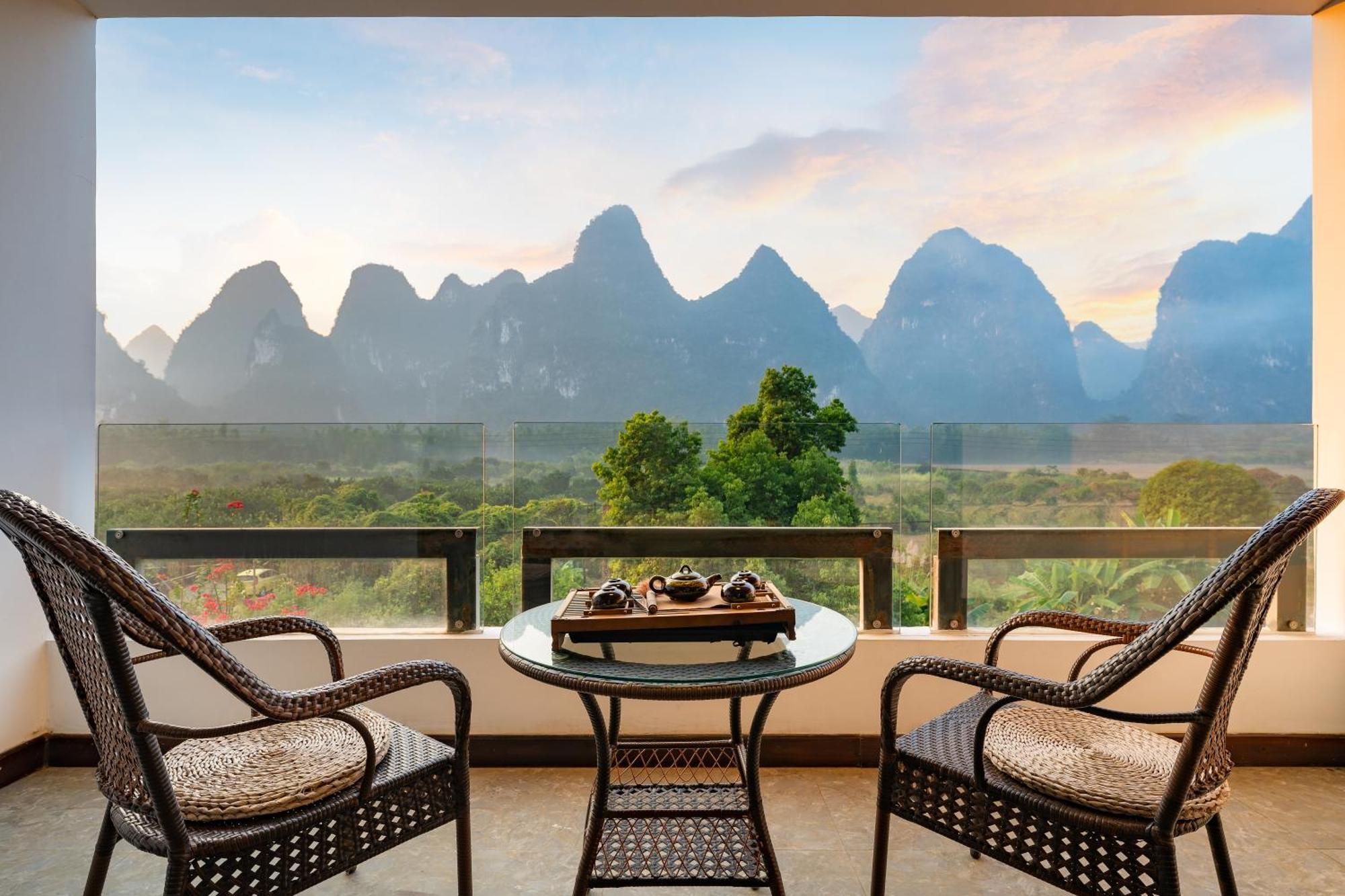 Leisure Courtyard Hotel Yangshuo-Free Shuttle Bus To Yangshuo Station Stay 2 Nights One Way Экстерьер фото