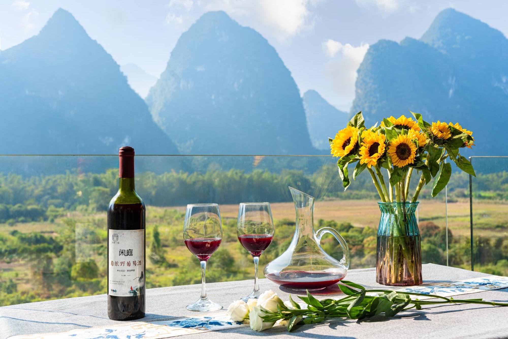 Leisure Courtyard Hotel Yangshuo-Free Shuttle Bus To Yangshuo Station Stay 2 Nights One Way Экстерьер фото