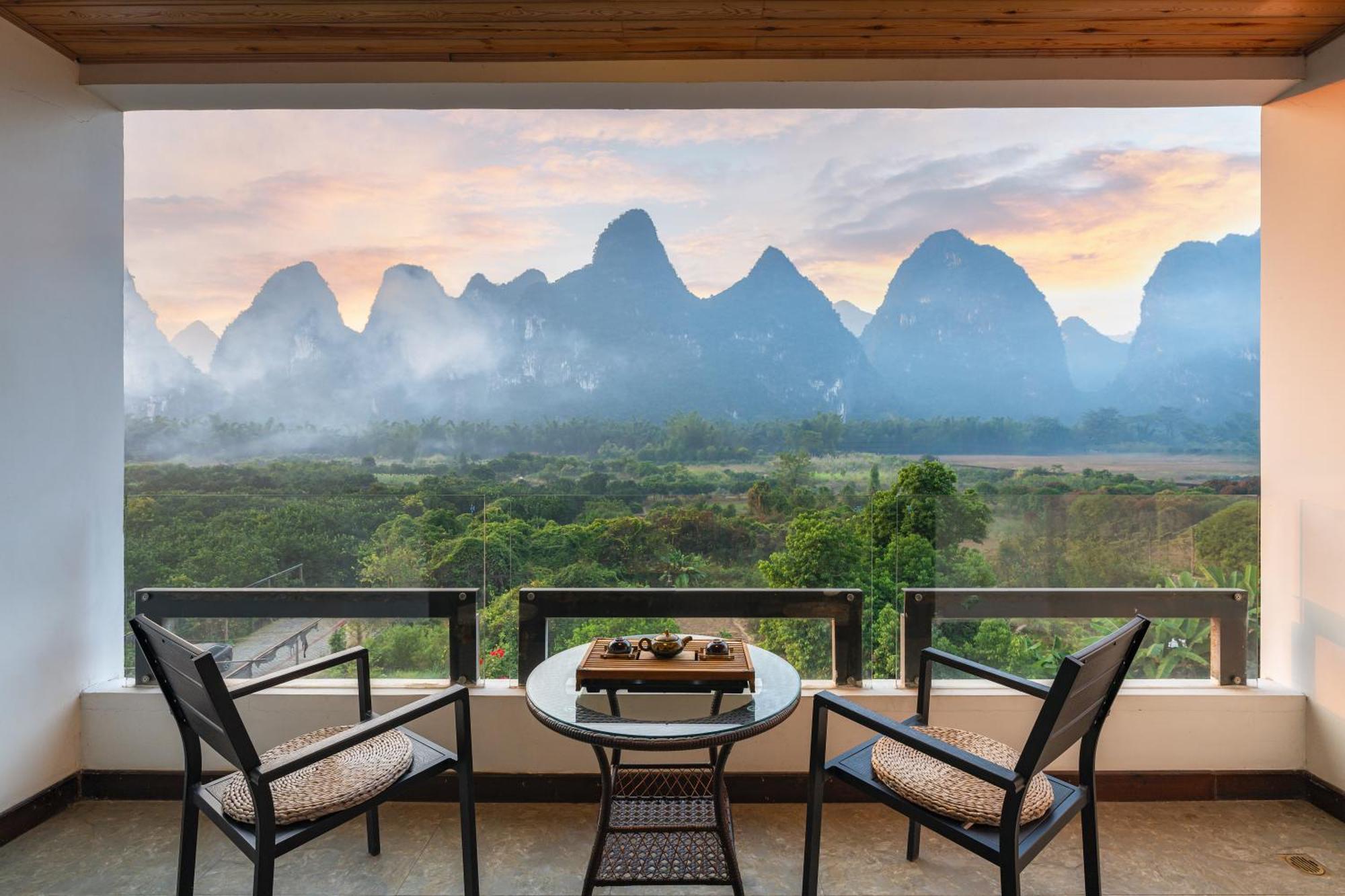 Leisure Courtyard Hotel Yangshuo-Free Shuttle Bus To Yangshuo Station Stay 2 Nights One Way Экстерьер фото