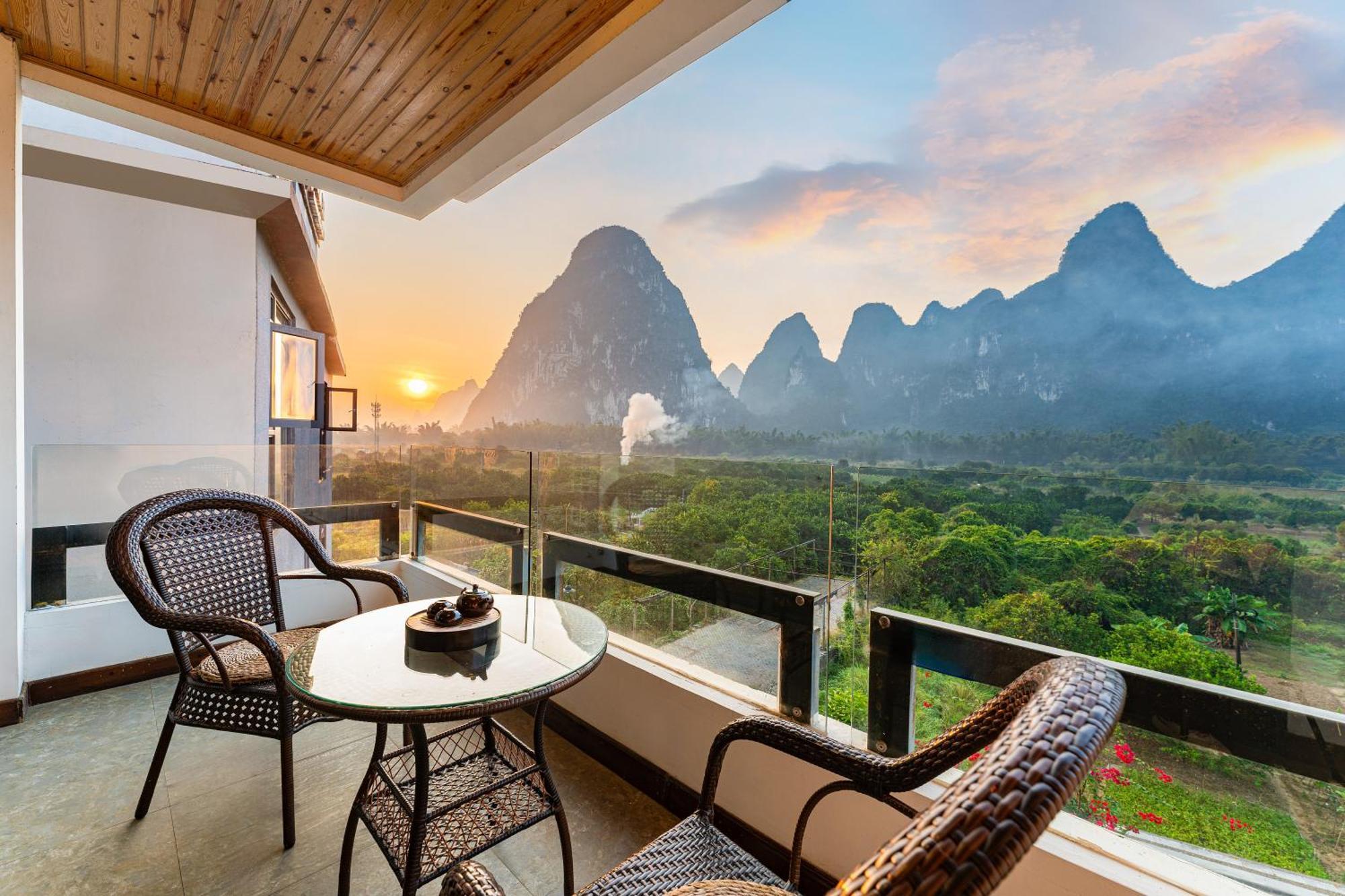Leisure Courtyard Hotel Yangshuo-Free Shuttle Bus To Yangshuo Station Stay 2 Nights One Way Экстерьер фото